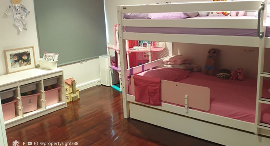 For sale 4 bedrooms condo in Watthana, Bangkok
