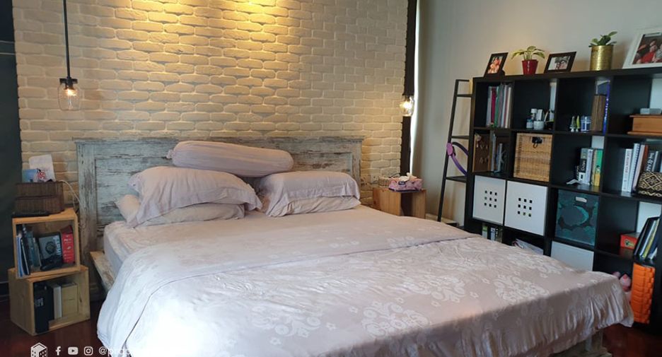 For sale 4 bedrooms condo in Watthana, Bangkok