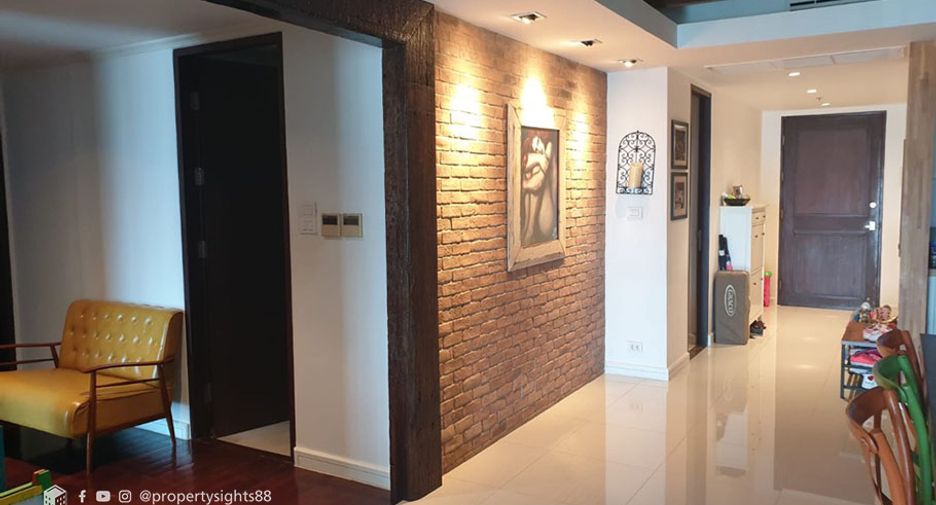 For sale 4 bedrooms condo in Watthana, Bangkok