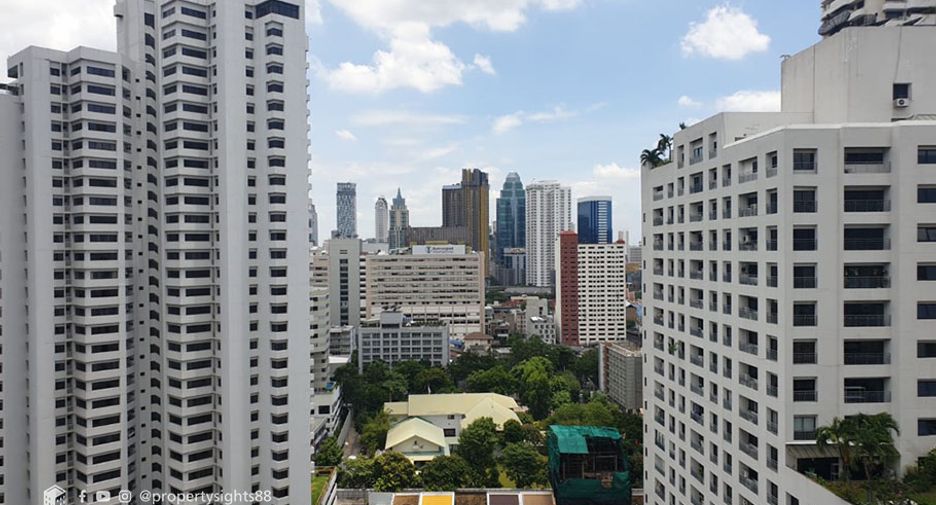 For sale 4 bedrooms condo in Watthana, Bangkok