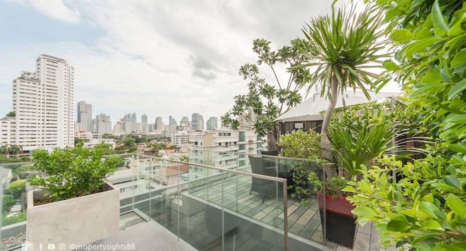 For sale 3 bedrooms condo in Watthana, Bangkok