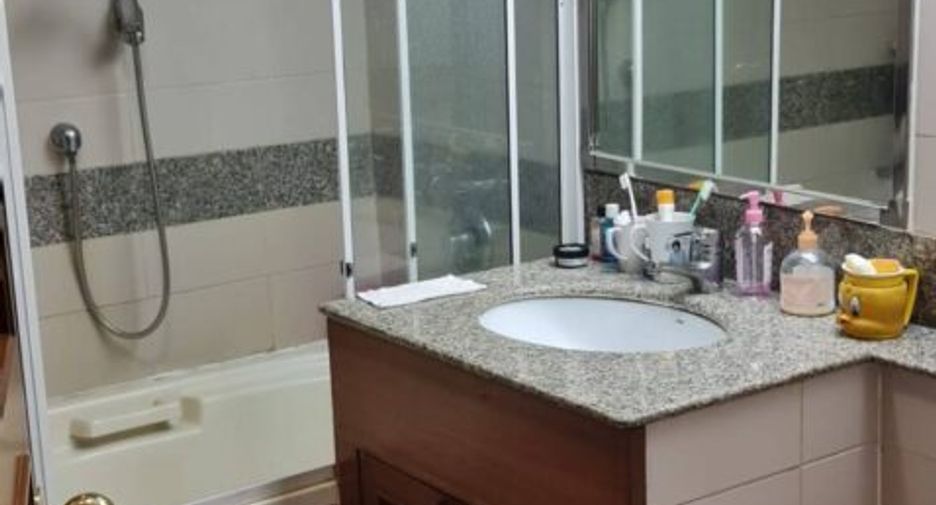Condo en venta de 3 habitaciones en Khlong Toei, Bangkok