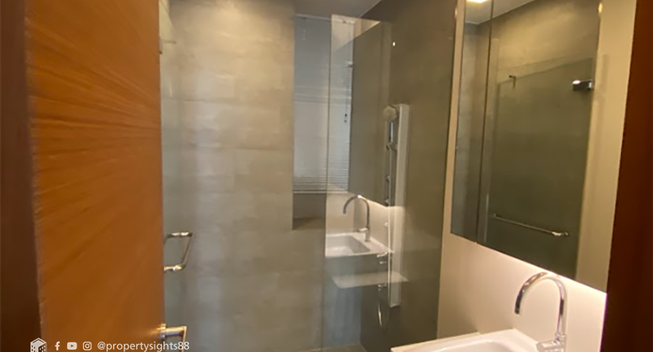 For rent 2 bedrooms condo in Khlong Toei, Bangkok