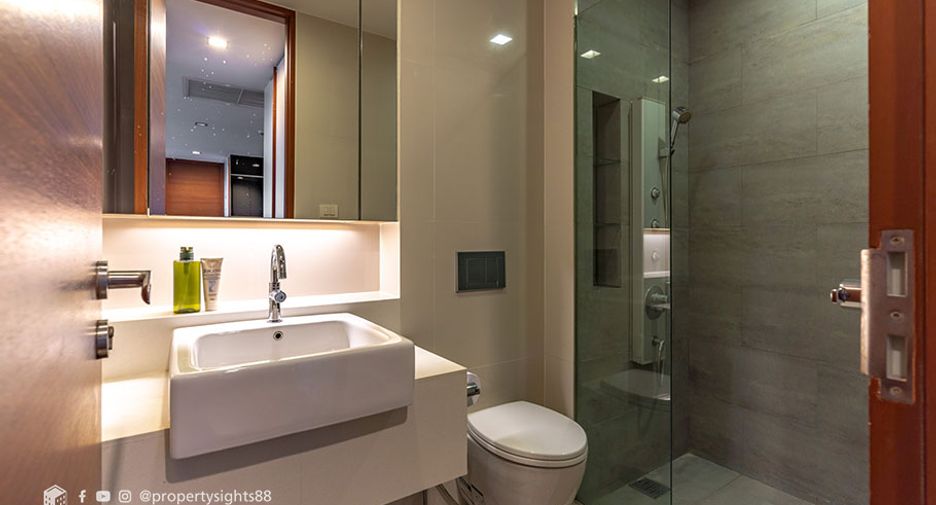 For rent 2 bedrooms condo in Khlong Toei, Bangkok