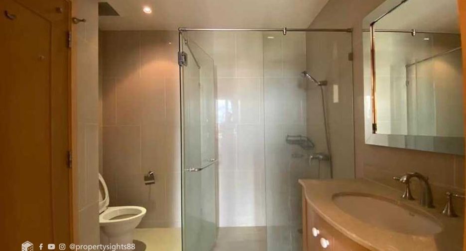 For sale 2 ベッドルーム condo in Sathon, Bangkok