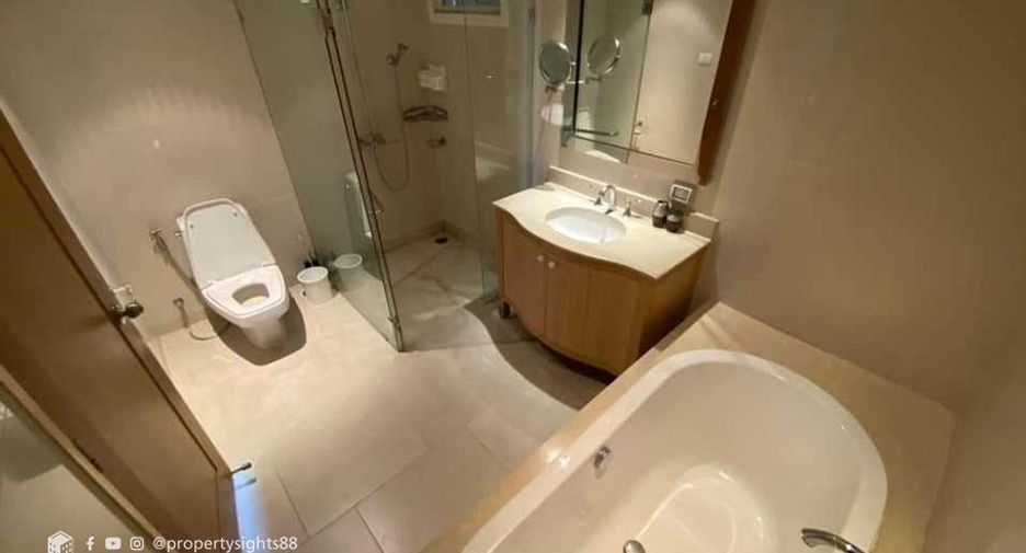 For sale 2 ベッドルーム condo in Sathon, Bangkok