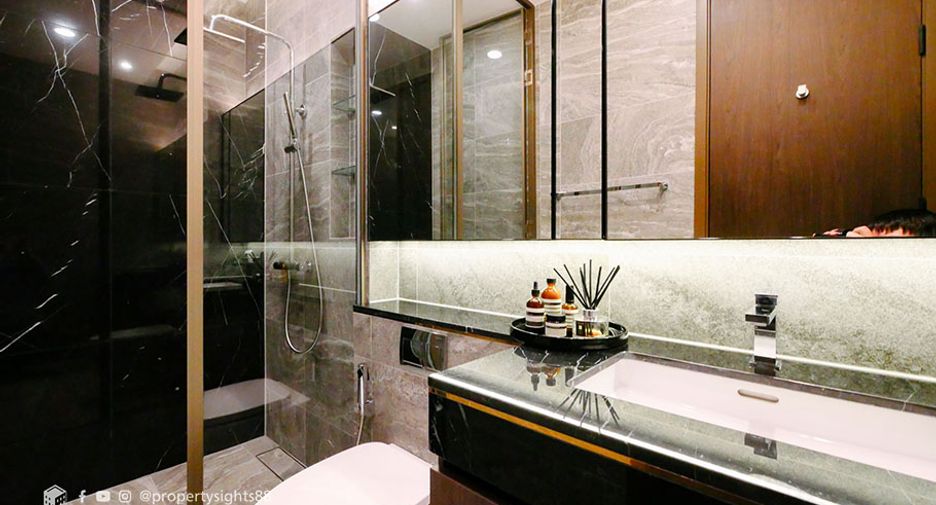 Condo en alquiler de 3 habitaciones en Khlong Toei, Bangkok