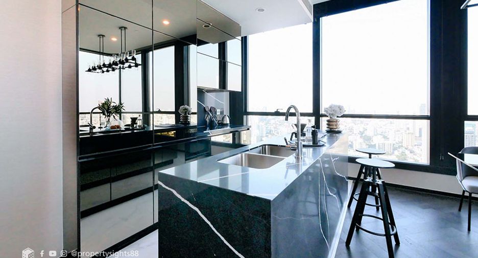 Condo en alquiler de 3 habitaciones en Khlong Toei, Bangkok