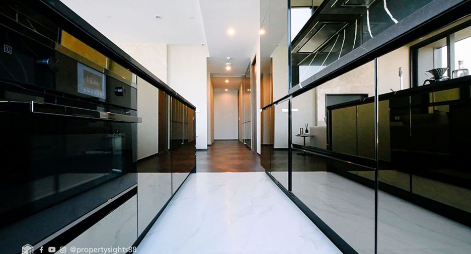 Condo en alquiler de 3 habitaciones en Khlong Toei, Bangkok
