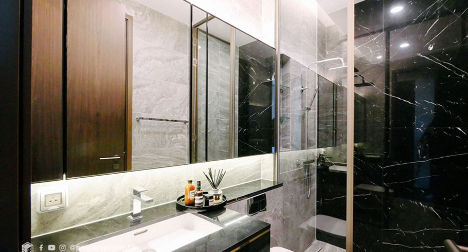 Condo en alquiler de 3 habitaciones en Khlong Toei, Bangkok