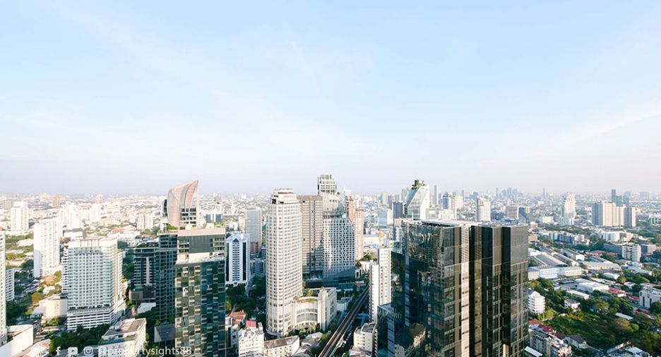 Condo en alquiler de 3 habitaciones en Khlong Toei, Bangkok