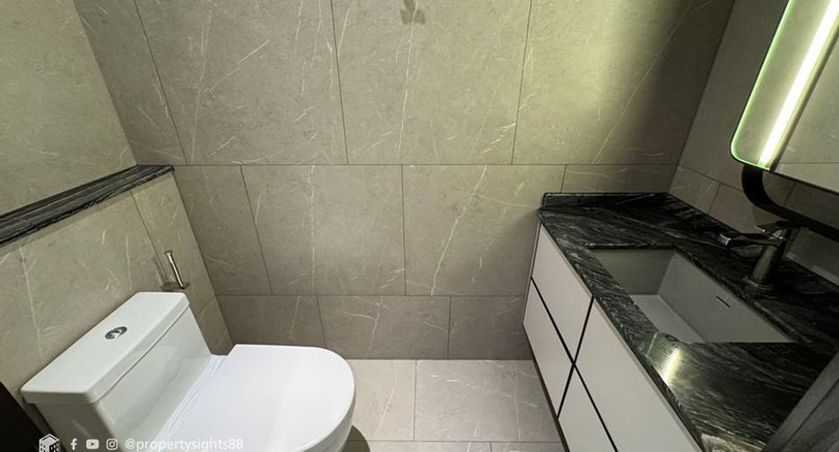 For rent 2 bedrooms condo in Watthana, Bangkok