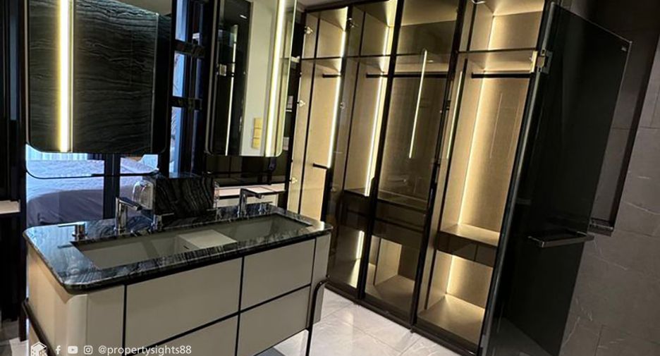 For rent 2 bedrooms condo in Watthana, Bangkok