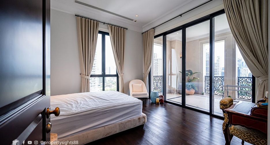 For rent 3 bedrooms condo in Pathum Wan, Bangkok