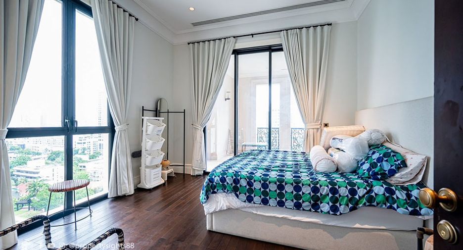 For rent 3 bedrooms condo in Pathum Wan, Bangkok