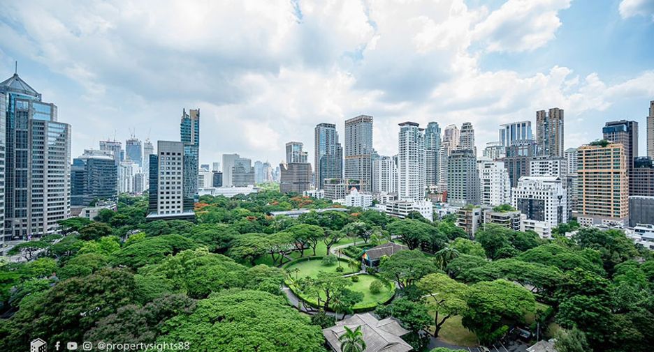 For rent 3 bedrooms condo in Pathum Wan, Bangkok