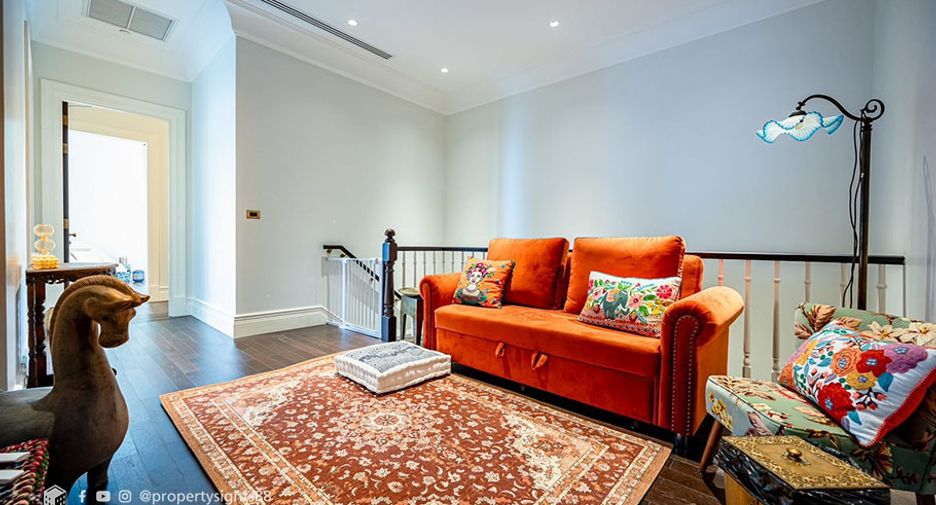 For rent 3 bedrooms condo in Pathum Wan, Bangkok