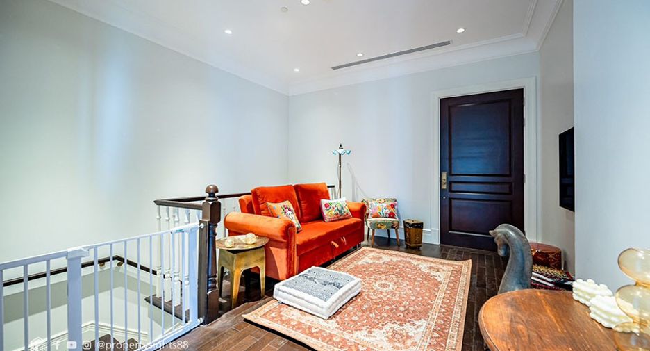 For rent 3 bedrooms condo in Pathum Wan, Bangkok