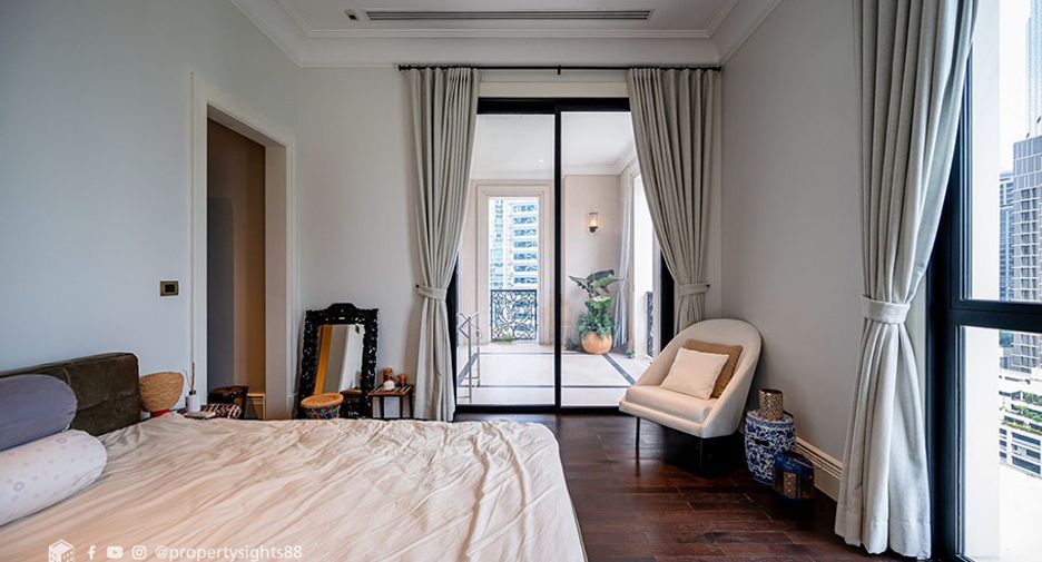 For rent 3 bedrooms condo in Pathum Wan, Bangkok