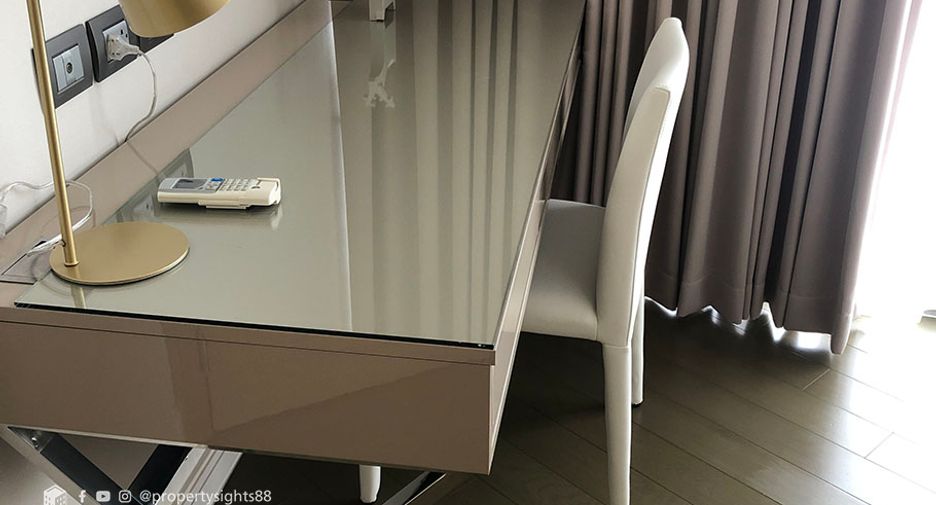 Wohnung zur Miete mit 2 Zimmer in Pathum Wan, Bangkok