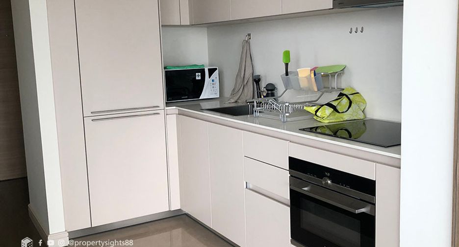 Wohnung zur Miete mit 2 Zimmer in Pathum Wan, Bangkok