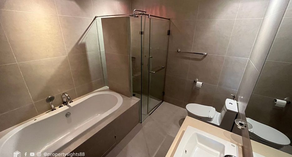 For rent 2 bedrooms condo in Khlong Toei, Bangkok