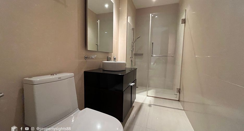 For rent 2 bedrooms condo in Khlong Toei, Bangkok
