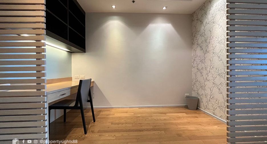 For rent 2 bedrooms condo in Khlong Toei, Bangkok