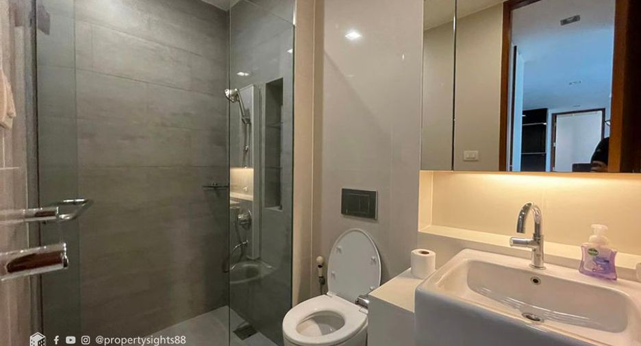 For rent 2 bedrooms condo in Khlong Toei, Bangkok
