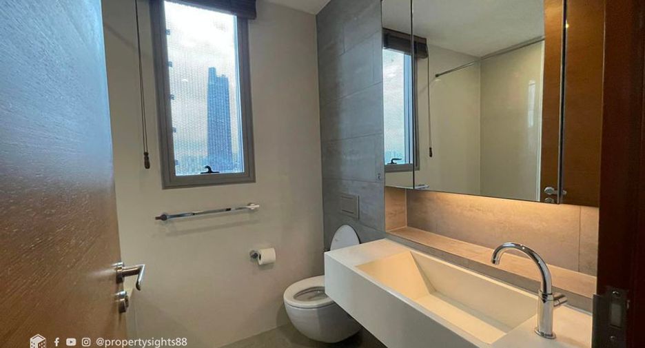 For rent 2 bedrooms condo in Khlong Toei, Bangkok