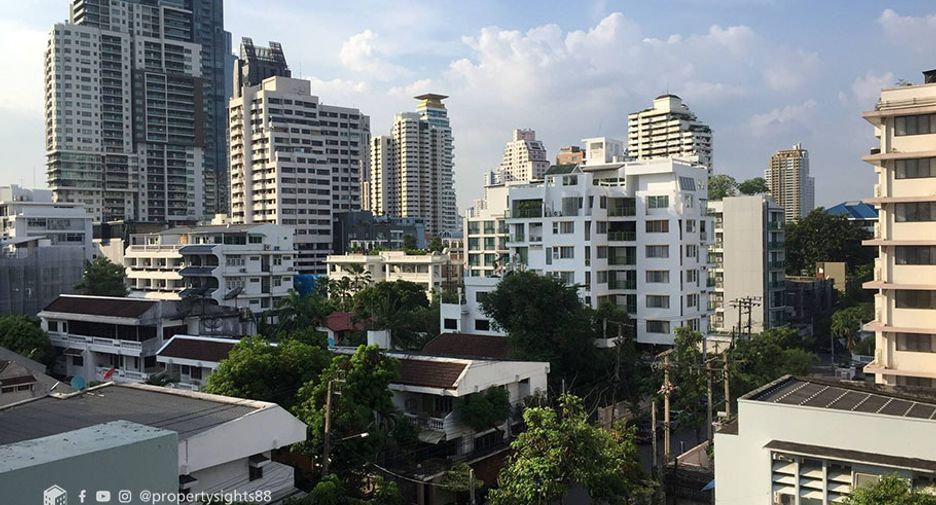 Condo en alquiler de 3 habitaciones en Khlong Toei, Bangkok