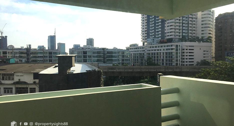 Condo en alquiler de 3 habitaciones en Khlong Toei, Bangkok