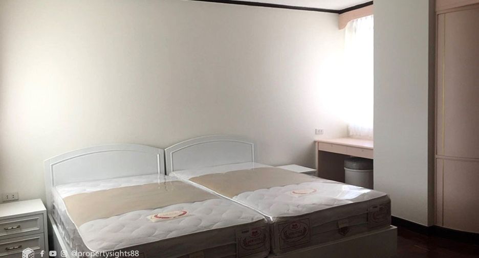 Condo en alquiler de 3 habitaciones en Khlong Toei, Bangkok