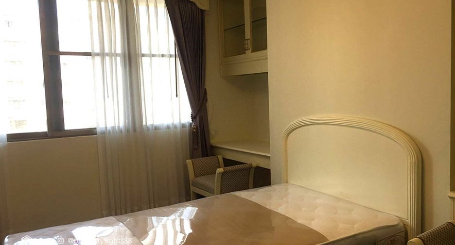 Condo en alquiler de 3 habitaciones en Khlong Toei, Bangkok