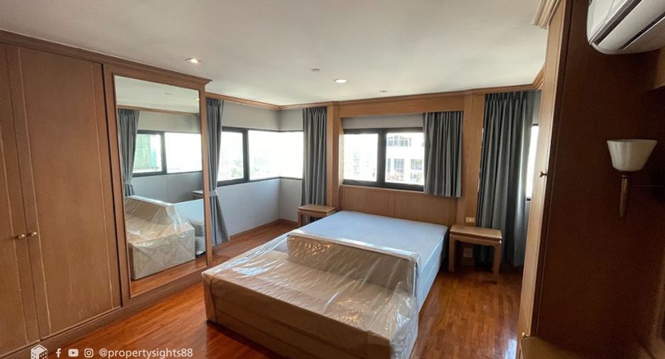 For rent 3 bedrooms condo in Sathon, Bangkok