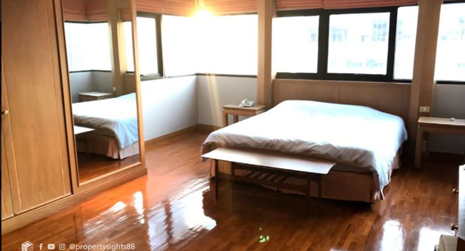 For rent 3 bedrooms condo in Sathon, Bangkok