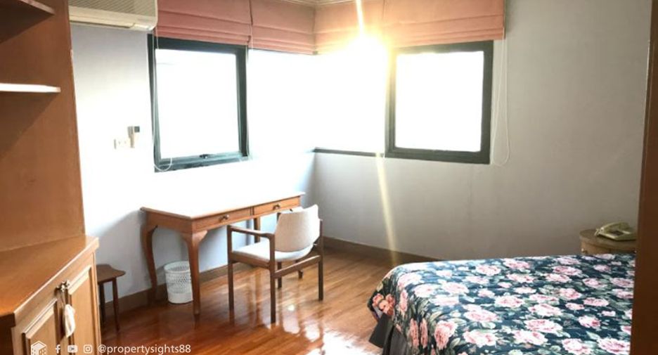 For rent 3 bedrooms condo in Sathon, Bangkok