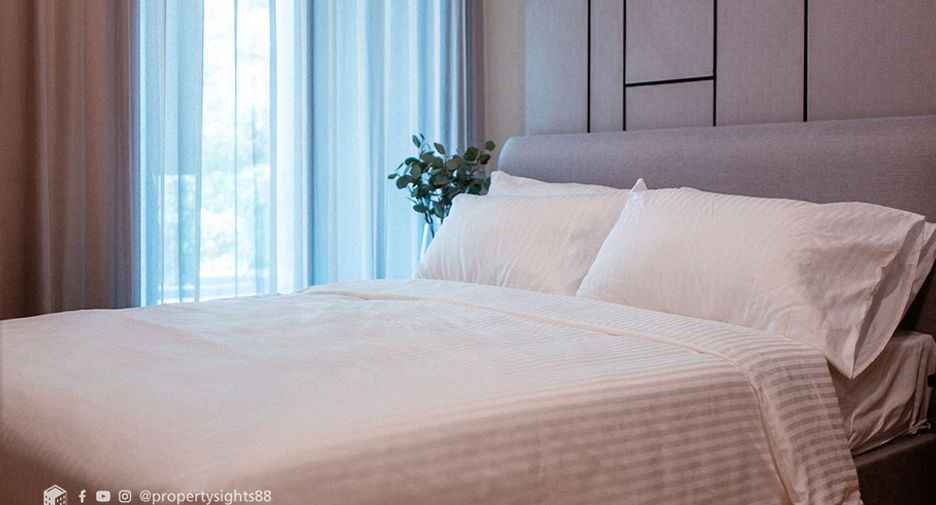 For rent 2 bedrooms condo in Watthana, Bangkok
