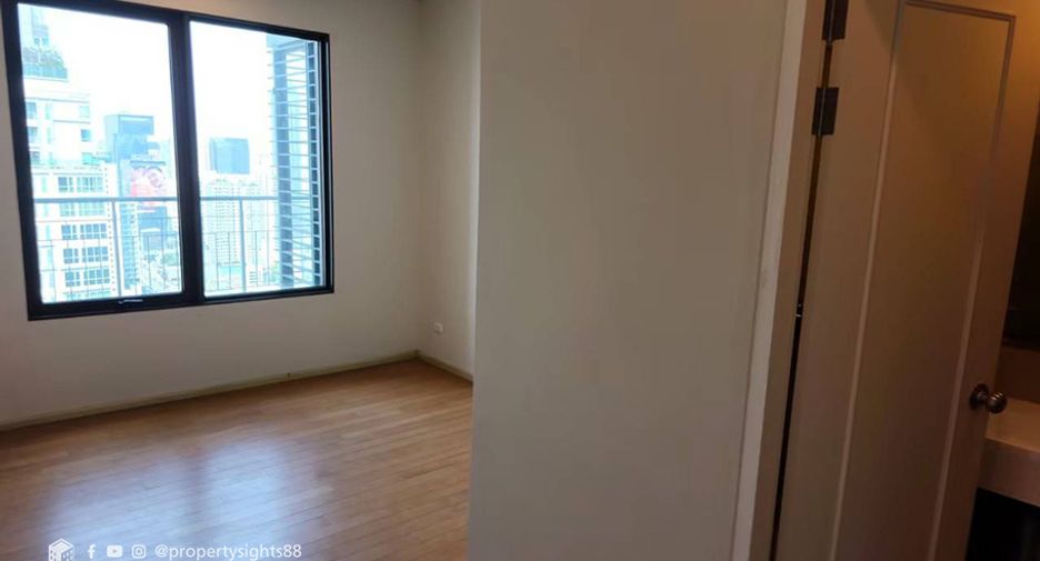 For rent 4 bedrooms condo in Watthana, Bangkok