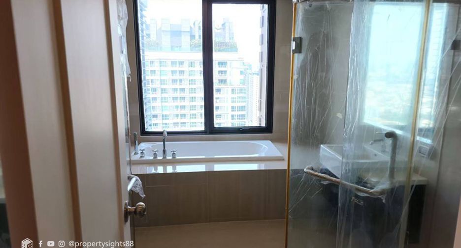 For rent 4 bedrooms condo in Watthana, Bangkok
