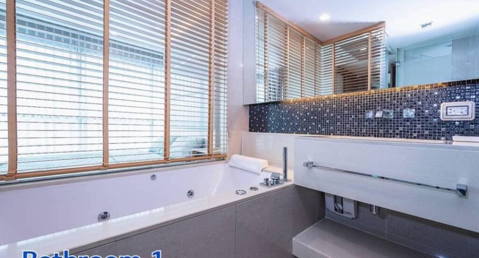 For rent 2 bedrooms condo in Sathon, Bangkok