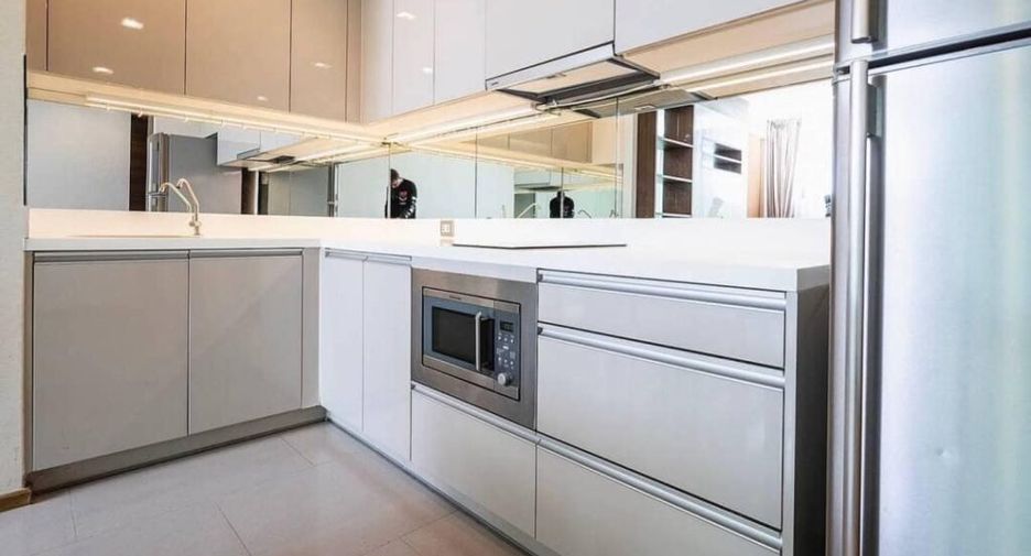 For rent 2 bedrooms condo in Sathon, Bangkok