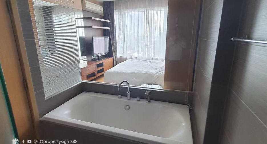 Condo en alquiler de 2 habitaciones en Khlong Toei, Bangkok