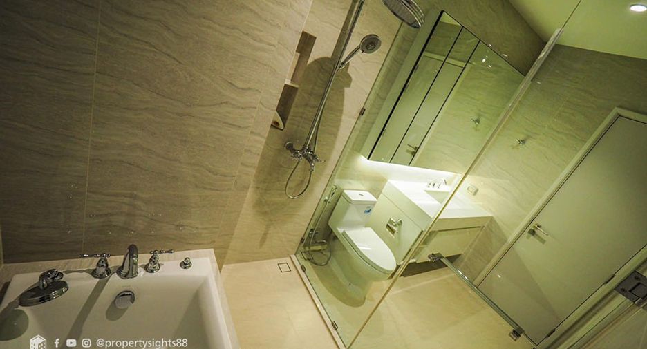 For rent 2 bedrooms condo in Pathum Wan, Bangkok