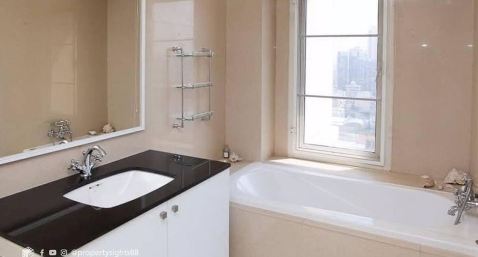 Condo en alquiler de 3 habitaciones en Watthana, Bangkok