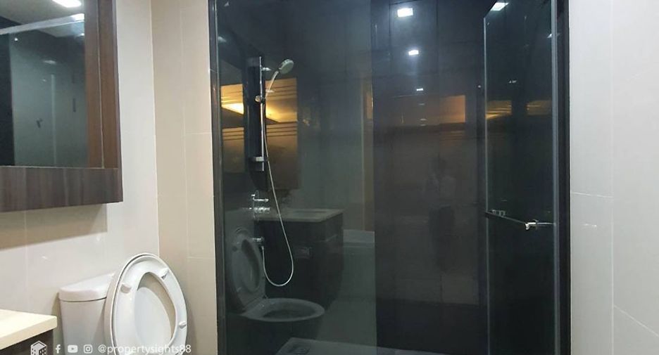 For rent 2 bedrooms condo in Watthana, Bangkok
