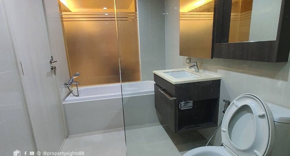 For rent 2 bedrooms condo in Watthana, Bangkok