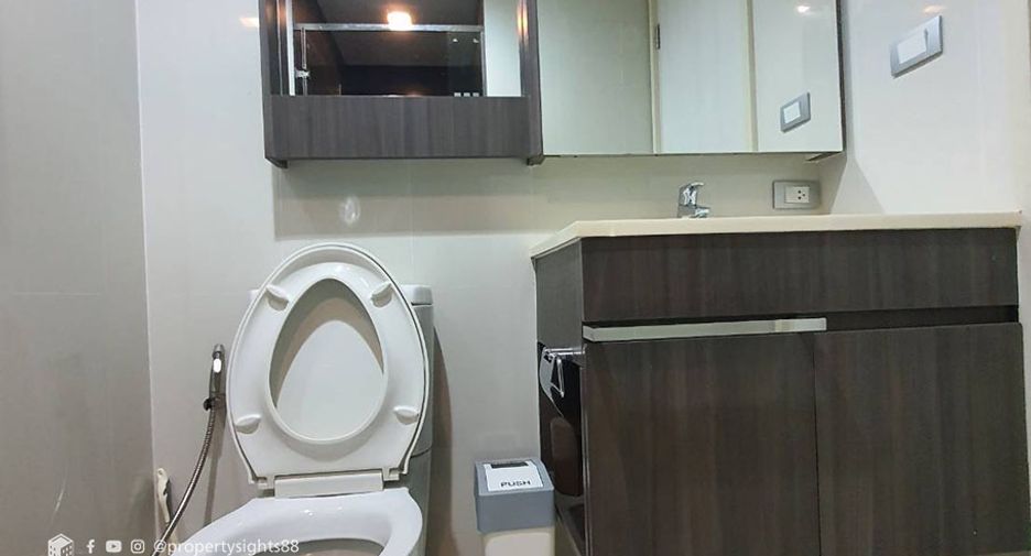 For rent 2 bedrooms condo in Watthana, Bangkok