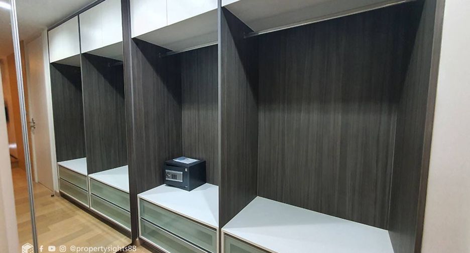 For rent 2 bedrooms condo in Watthana, Bangkok