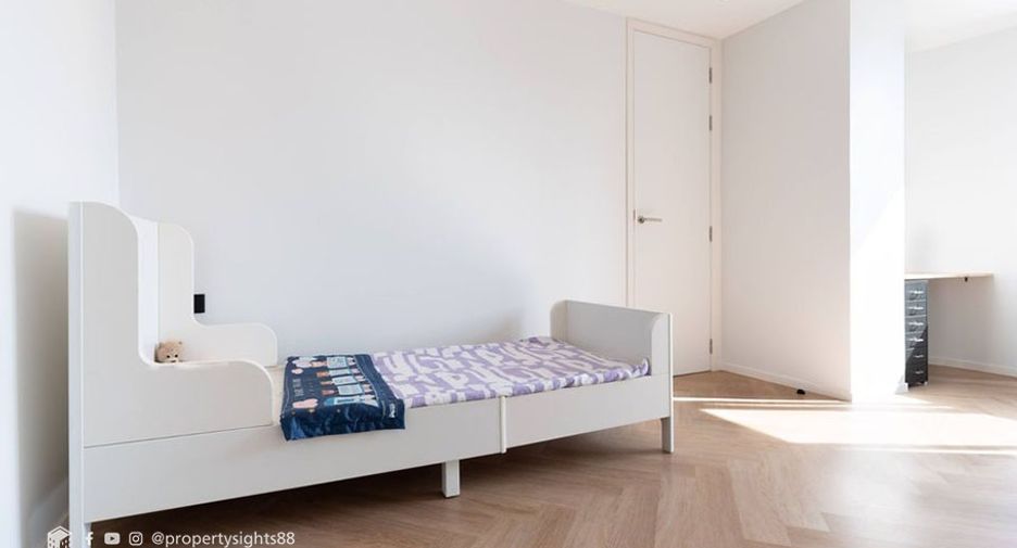 For sale 3 bedrooms condo in Watthana, Bangkok